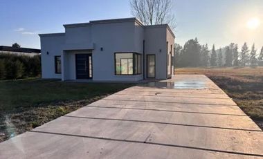 Casa en venta - 3 Dormitorios 2 Baños - La Plata