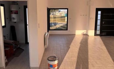 Casa en venta - 3 Dormitorios 2 Baños - La Plata