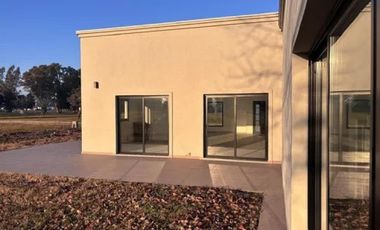 Casa en venta - 3 Dormitorios 2 Baños - La Plata