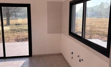 Casa en venta - 3 Dormitorios 2 Baños - La Plata