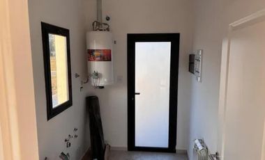 Casa en venta - 3 Dormitorios 2 Baños - La Plata