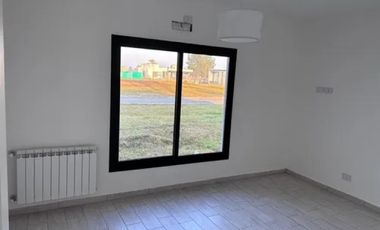 Casa en venta - 3 Dormitorios 2 Baños - La Plata