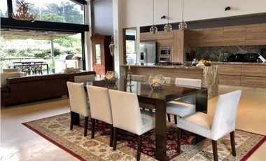 Espectacular Casa Campestre en el Alto de Las Palmas