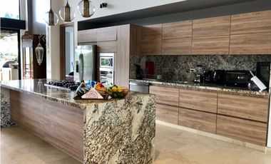 Espectacular Casa Campestre en el Alto de Las Palmas