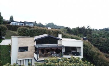 Espectacular Casa Campestre en el Alto de Las Palmas