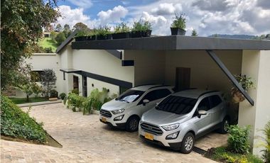 Espectacular Casa Campestre en el Alto de Las Palmas