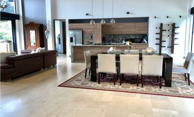 Espectacular Casa Campestre en el Alto de Las Palmas