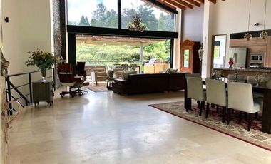 Espectacular Casa Campestre en el Alto de Las Palmas