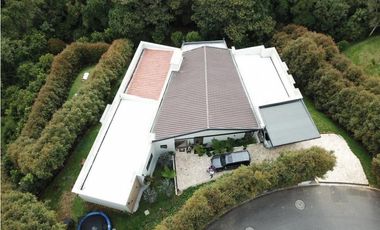 Espectacular Casa Campestre en el Alto de Las Palmas