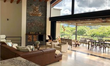 Espectacular Casa Campestre en el Alto de Las Palmas