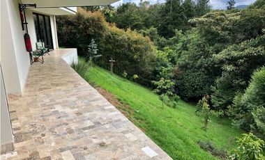 Espectacular Casa Campestre en el Alto de Las Palmas