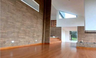 Espectacular casa en yerbabuena sopo