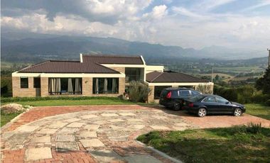 Espectacular casa en yerbabuena sopo