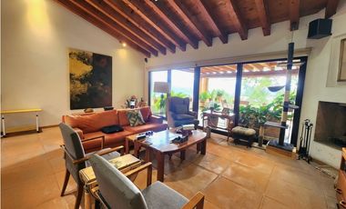 CASA EN VENTA  CON VISTA AL LAGO EN VALLE E BRAVO