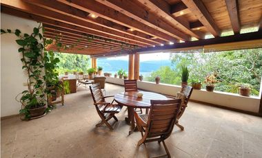 CASA EN VENTA  CON VISTA AL LAGO EN VALLE E BRAVO