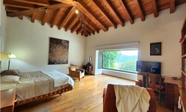 CASA EN VENTA  CON VISTA AL LAGO EN VALLE E BRAVO