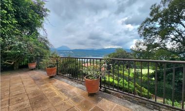 CASA EN VENTA  CON VISTA AL LAGO EN VALLE E BRAVO