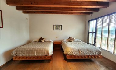 CASA EN VENTA  CON VISTA AL LAGO EN VALLE E BRAVO