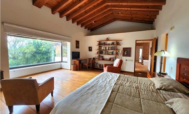 CASA EN VENTA  CON VISTA AL LAGO EN VALLE E BRAVO