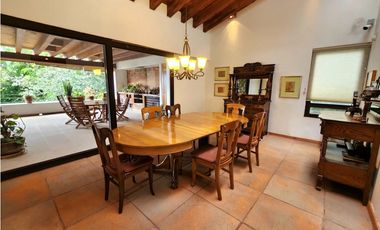 CASA EN VENTA  CON VISTA AL LAGO EN VALLE E BRAVO