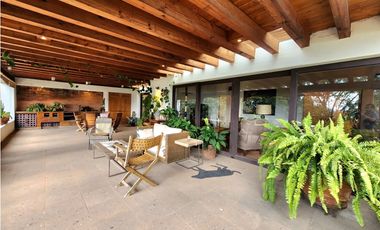 CASA EN VENTA  CON VISTA AL LAGO EN VALLE E BRAVO