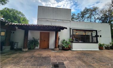 CASA EN VENTA  CON VISTA AL LAGO EN VALLE E BRAVO