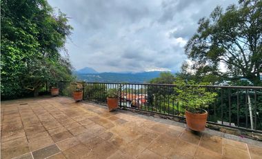 CASA EN VENTA  CON VISTA AL LAGO EN VALLE E BRAVO