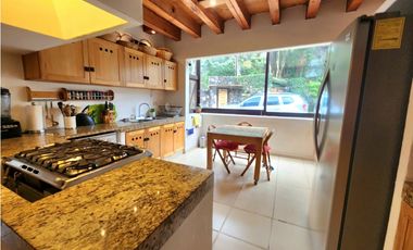 CASA EN VENTA  CON VISTA AL LAGO EN VALLE E BRAVO
