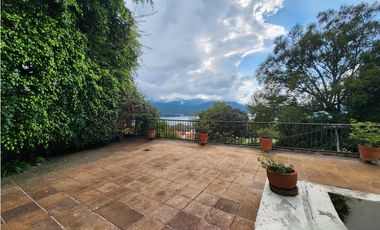 CASA EN VENTA  CON VISTA AL LAGO EN VALLE E BRAVO