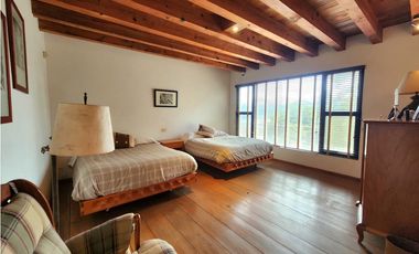 CASA EN VENTA  CON VISTA AL LAGO EN VALLE E BRAVO