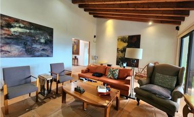 CASA EN VENTA  CON VISTA AL LAGO EN VALLE E BRAVO