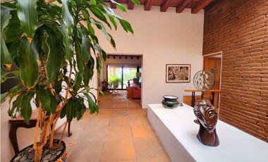 CASA EN VENTA  CON VISTA AL LAGO EN VALLE E BRAVO