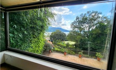 CASA EN VENTA  CON VISTA AL LAGO EN VALLE E BRAVO