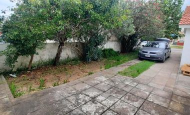 Casa en venta - 4 Dormitorios 3 Baños - Cochera - 292Mts2 - Mar del Tuyú