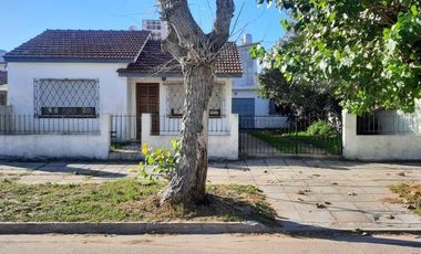 Casa en venta - 4 Dormitorios 3 Baños - Cochera - 292Mts2 - Mar del Tuyú