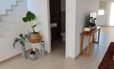 Casa Duplex Amoblada en Alquiler-  La Calandria zona sur