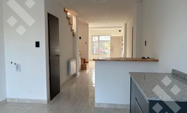 En Venta, Duplex de 2 Dormitorios, Bº La Casona II, Plottier