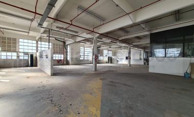 ALQUILER Galpón   Oficinas con 10200 m2 cub en 5 plantas  Valentin Alsina