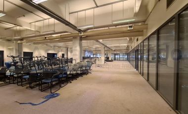 ALQUILER Galpón   Oficinas con 10200 m2 cub en 5 plantas  Valentin Alsina