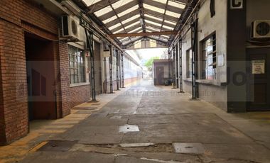 ALQUILER Galpón   Oficinas con 10200 m2 cub en 5 plantas  Valentin Alsina