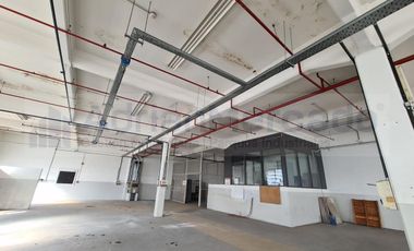 ALQUILER Galpón   Oficinas con 10200 m2 cub en 5 plantas  Valentin Alsina