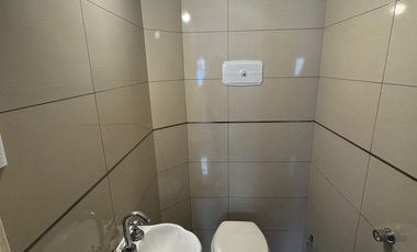 Casa en  venta en block de 3 amb    2 departamentos . Zona Chauvin