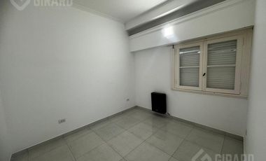 Casa en  venta en block de 3 amb    2 departamentos . Zona Chauvin