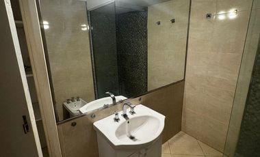 Casa en  venta en block de 3 amb    2 departamentos . Zona Chauvin