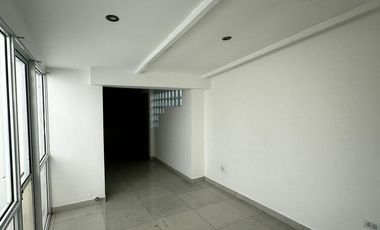 Casa en  venta en block de 3 amb    2 departamentos . Zona Chauvin