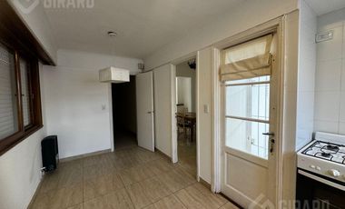 Casa en  venta en block de 3 amb    2 departamentos . Zona Chauvin