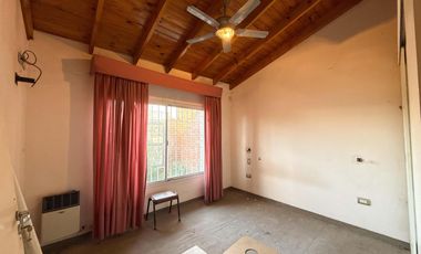 Casa en venta - 4 Dormitorios 2 Baños - Gorina