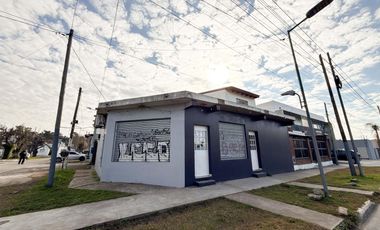 Casa en venta - 4 Dormitorios 2 Baños - Gorina