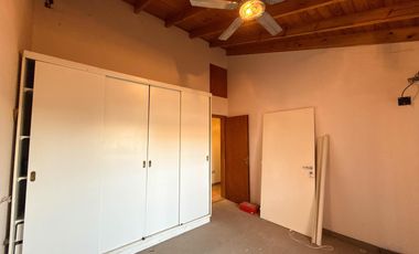 Casa en venta - 4 Dormitorios 2 Baños - Gorina