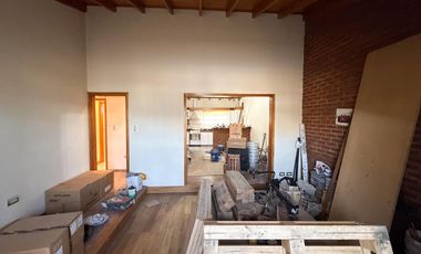 Casa en venta - 4 Dormitorios 2 Baños - Gorina